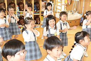 パイナポー体操　頑張っています　さくら・ひまわり