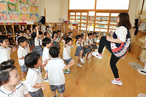 パイナポー体操　頑張っています　さくら・ひまわり