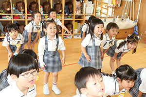 パイナポー体操　頑張っています　さくら・ひまわり