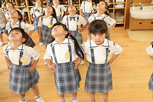 パイナポー体操　頑張っています　さくら・ひまわり