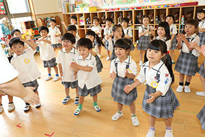 パイナポー体操　頑張っています　さくら・ひまわり