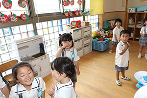 パイナポー体操　頑張っています　さくら・ひまわり
