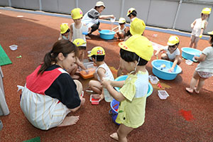 色水遊び　あひる
