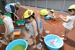色水遊び　あひる