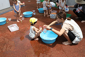 色水遊び　あひる