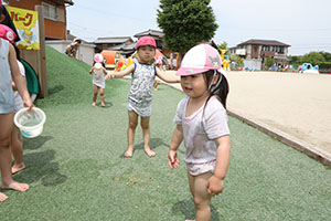 どろんこ遊び　うさぎ・ばら