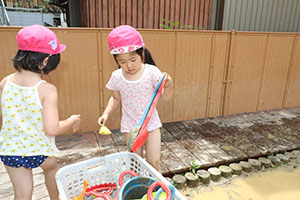 どろんこ遊び　うさぎ・ばら
