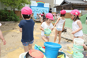 どろんこ遊び　うさぎ・ばら