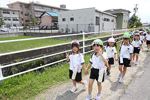 お散歩楽しかったね　　たんぽぽ・B