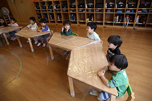 果物の塗り絵をしました　ぺんぎん