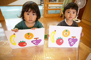 果物の塗り絵をしました　ぺんぎん