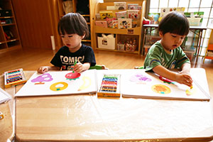 果物の塗り絵をしました　ぺんぎん