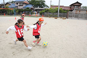 サッカー教室が開かれました　E