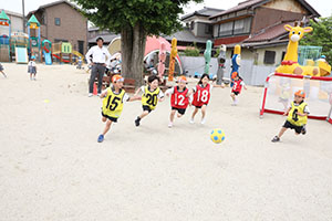 サッカー教室が開かれました　E