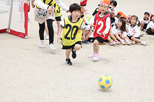 サッカー教室が開かれました　E