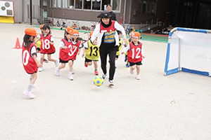 サッカー教室が開かれました　E