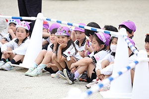 5月生まれのお誕生会　「シャボン玉ショー」　　年長・2歳児クラス