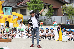 5月生まれのお誕生会　「シャボン玉ショー」　　年長・2歳児クラス