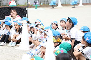 5月生まれのお誕生会　「シャボン玉ショー」　　年長・2歳児クラス