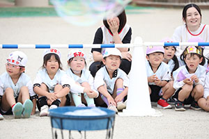 5月生まれのお誕生会　「シャボン玉ショー」　　年中