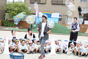 5月生まれのお誕生会　「シャボン玉ショー」　　年中