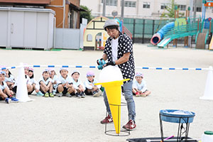 5月生まれのお誕生会　「シャボン玉ショー」　　年中