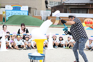 5月生まれのお誕生会　「シャボン玉ショー」　　年中