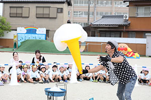 5月生まれのお誕生会　「シャボン玉ショー」　　年中