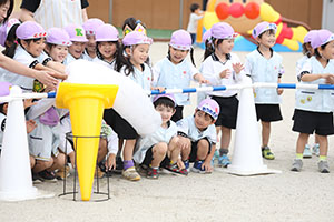 5月生まれのお誕生会　「シャボン玉ショー」　　年中