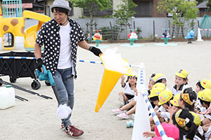 5月生まれのお誕生会　「シャボン玉ショー」　　年中
