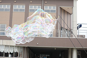 5月生まれのお誕生会　「シャボン玉ショー」　　年中