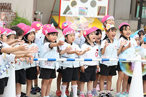 5月生まれのお誕生会　「シャボン玉ショー」　　年中