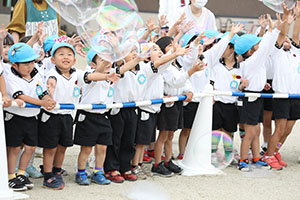5月生まれのお誕生会　「シャボン玉ショー」　　年中