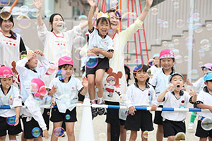 5月生まれのお誕生会　「シャボン玉ショー」　　年中