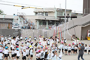 5月生まれのお誕生会　「シャボン玉ショー」　　年中