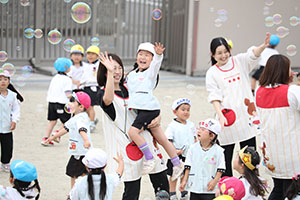 5月生まれのお誕生会　「シャボン玉ショー」　　年中
