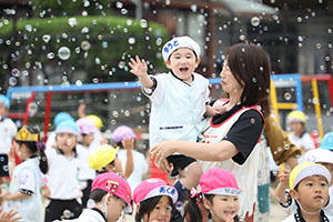 5月生まれのお誕生会　「シャボン玉ショー」　　年中