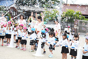 5月生まれのお誕生会　「シャボン玉ショー」　　年中