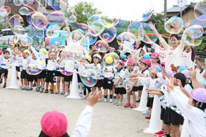 5月生まれのお誕生会　「シャボン玉ショー」　　年中