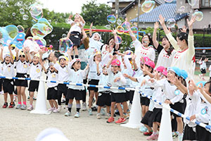 5月生まれのお誕生会　「シャボン玉ショー」　　年中