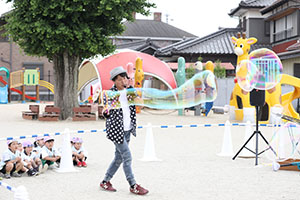 5月生まれのお誕生会　「シャボン玉ショー」　　年中