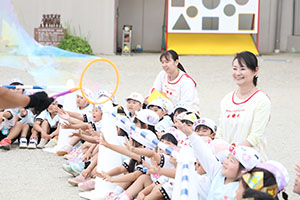 5月生まれのお誕生会　「シャボン玉ショー」　　年中