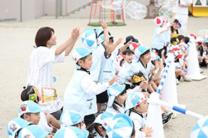 5月生まれのお誕生会　「シャボン玉ショー」　　年少