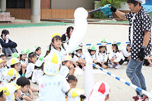 5月生まれのお誕生会　「シャボン玉ショー」　　年少