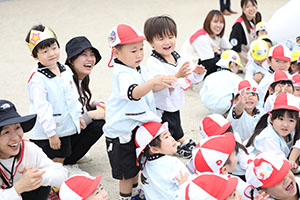 5月生まれのお誕生会　「シャボン玉ショー」　　年少