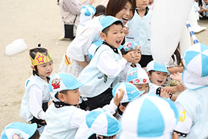 5月生まれのお誕生会　「シャボン玉ショー」　　年少