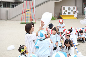 5月生まれのお誕生会　「シャボン玉ショー」　　年少