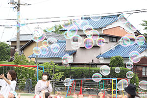5月生まれのお誕生会　「シャボン玉ショー」　　年少