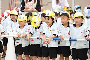 5月生まれのお誕生会　「シャボン玉ショー」　　年少