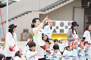 5月生まれのお誕生会　「シャボン玉ショー」　　年少